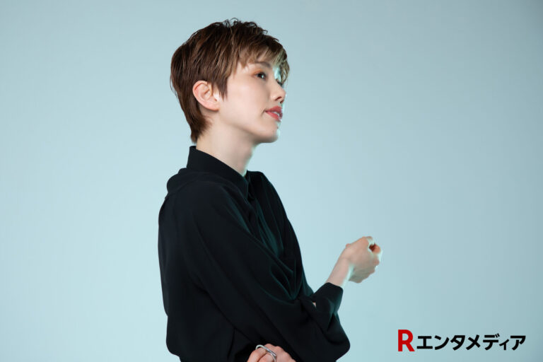 彩風咲奈が『no man’s land』で示す、退団後の現在地とは：インタビュー前編記事内の2枚中9番目の写真